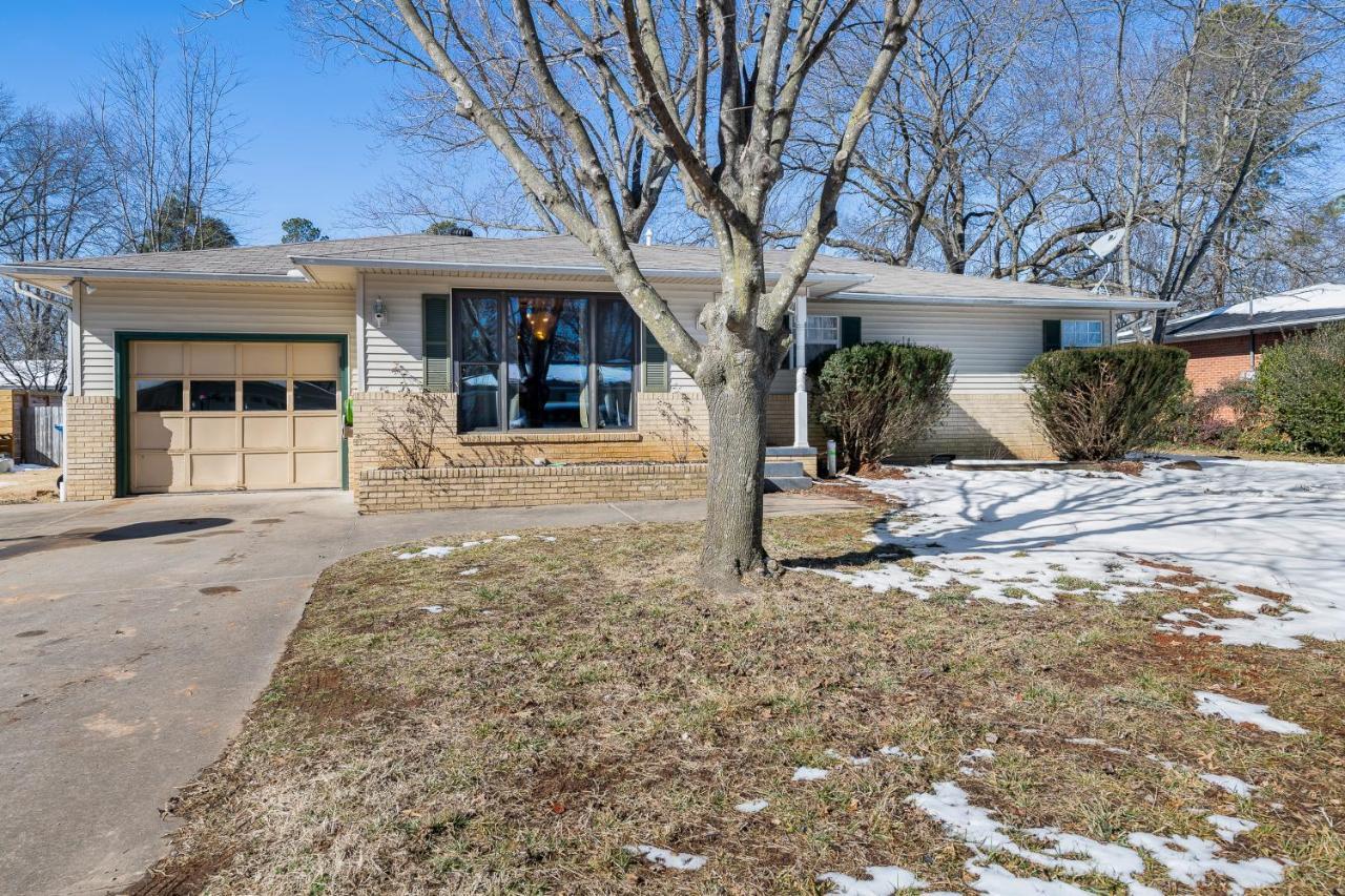 The Torino Villa Bentonville Exterior photo